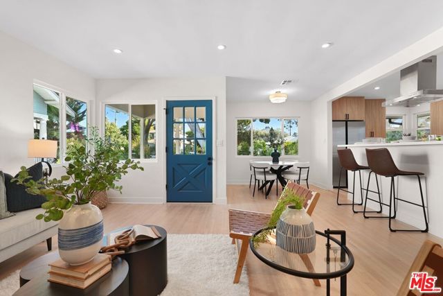 4113 Lincoln Avenue, Culver City CA: https://media.crmls.org/mediaz/9aa3132b-c011-4e24-a9ec-884e7f466ddf.jpg