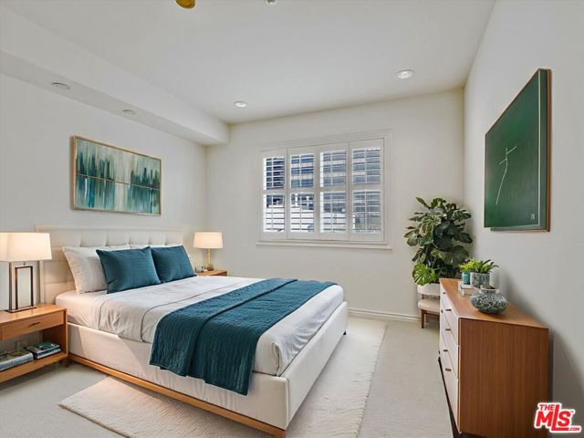 320 S Willaman Drive, Los Angeles CA: https://media.crmls.org/mediaz/9aa32720-4ef7-476e-af78-9eafdc8f1bd4.jpg