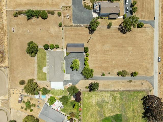 307 Mansfield Road, Hollister CA: https://media.crmls.org/mediaz/9aa36546-1289-49d2-ba1a-56359041abbc.jpg