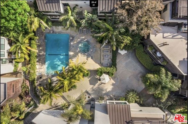 950 N Kings Road, West Hollywood CA: https://media.crmls.org/mediaz/9aa39251-8b71-4c32-aa76-0d7259e5420c.jpg