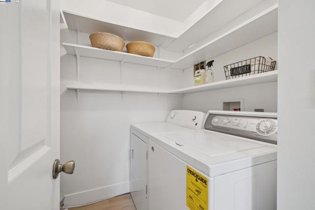 1105 Fontana Dr, Alameda CA: https://media.crmls.org/mediaz/9aa41130-0fdb-44f1-87d3-b94cf08010f4.jpg