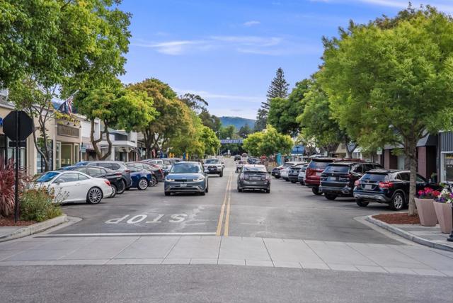 27763 Altamont Circle, Los Altos CA: https://media.crmls.org/mediaz/9aa42938-be21-4cba-a061-4cc7f569ee01.jpg