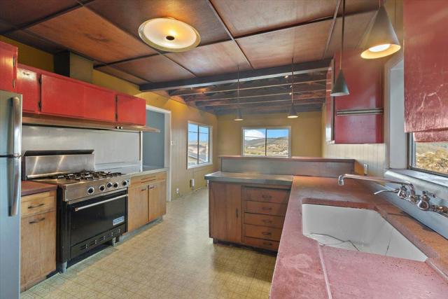 268 Olympian Way, Pacifica CA: https://media.crmls.org/mediaz/9aa45eee-8c97-4a23-8812-9db959f634f2.jpg