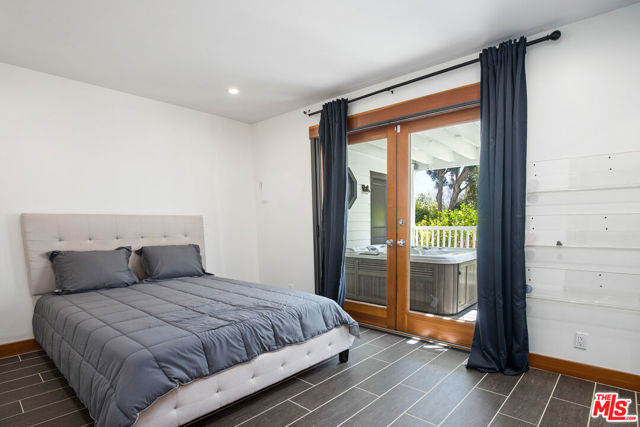 30362 Morning View Drive, Malibu CA: https://media.crmls.org/mediaz/9aa471f8-386f-4857-9276-aaa4ded89ae7.jpg