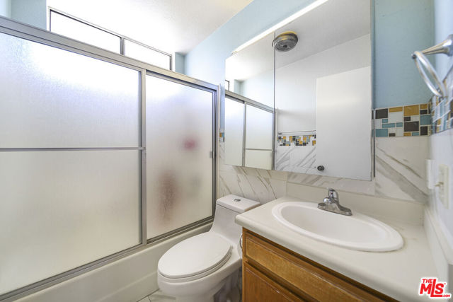 630 N Grand Avenue, Los Angeles CA: https://media.crmls.org/mediaz/9aa4ae68-15b9-46f0-843d-4895c10d653b.jpg