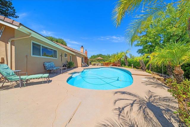 Detail Gallery Image 14 of 29 For 2073 Mountain View Dr, Escondido,  CA 92027 - 4 Beds | 2 Baths
