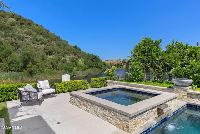 2385 Calbourne Court, Lake Sherwood CA: https://media.crmls.org/mediaz/9aa518cc-0ff7-4d26-ba34-ffa7315a1424.jpg