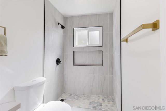 1756 Alhudson Dr, Escondido CA: https://media.crmls.org/mediaz/9aa523e4-a28f-4797-9a48-0c7b35cb6a9a.jpg