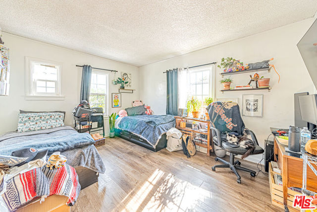 1618 S Burnside Avenue, Los Angeles CA: https://media.crmls.org/mediaz/9aa53f55-8c69-49c2-858c-a7e6fb885abf.jpg