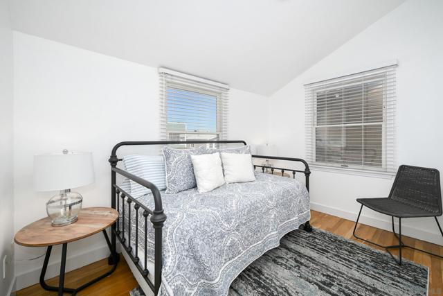 206 E E Oceanfront, Newport Beach CA: https://media.crmls.org/mediaz/9aa61d9b-05b7-4266-9e53-c051db375440.jpg