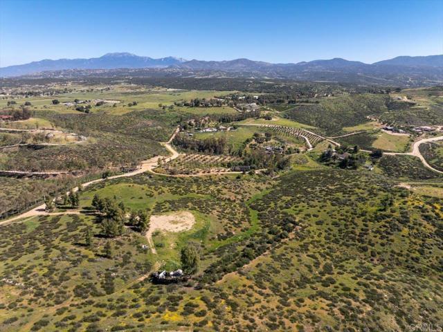 40707 Intrepid Rd, Hemet CA: https://media.crmls.org/mediaz/9aa654bc-810e-4974-98d0-5153c85a9ee9.jpg