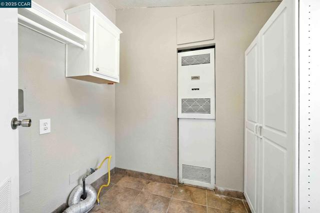 1950 Tule Ln, Knightsen CA: https://media.crmls.org/mediaz/9aa6b89c-b609-45dd-8757-be96e0d6a9bd.jpg