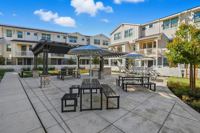 200 Oak Circle, Walnut Creek CA: https://media.crmls.org/mediaz/9aa6c5a8-364c-4b8f-9d66-45238148eb16.jpg