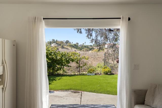 2332 Back Nine St, Oceanside CA: https://media.crmls.org/mediaz/9aa7e8d9-4dd2-47db-8040-7a28fcdde61d.jpg