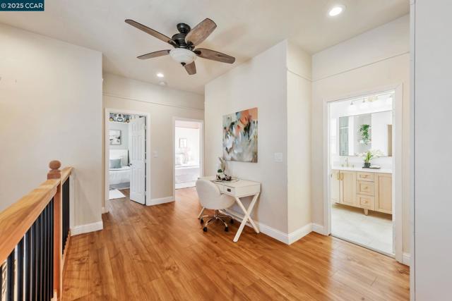 941 45Th St, Oakland CA: https://media.crmls.org/mediaz/9aa96107-bd7d-4b83-88c3-447125cb70d3.jpg