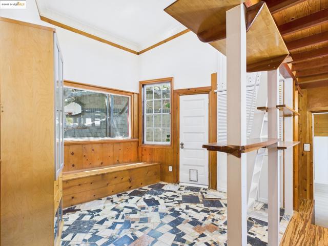 1545 Mariposa St, Richmond CA: https://media.crmls.org/mediaz/9aa9776b-0320-4959-806c-0f907a16a681.jpg