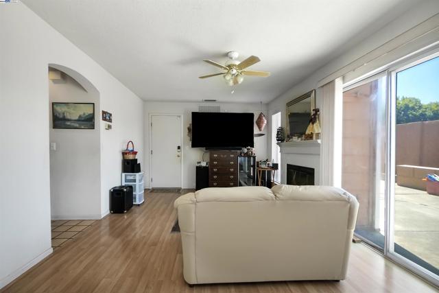 Image 6 of 35 For 18606 Galton Ln