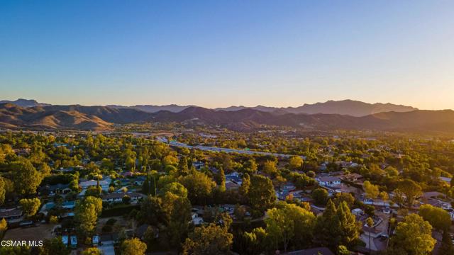 1499 Calle Morera, Thousand Oaks CA: https://media.crmls.org/mediaz/9aaa38b6-d0c0-4773-b2e8-f4c2f1a9e4de.jpg