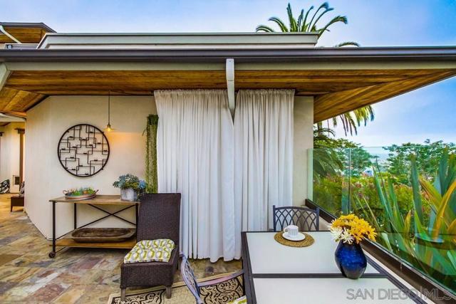 7651 Country Club Drive, La Jolla CA: https://media.crmls.org/mediaz/9aaa9e26-7448-4bc0-b226-d007cac438a4.jpg