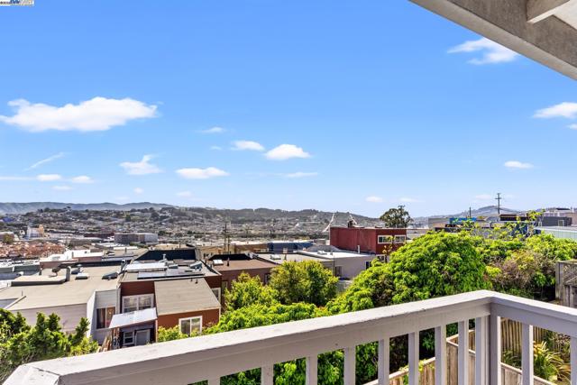 446 Bayview Cir, San Francisco CA: https://media.crmls.org/mediaz/9aaadafc-5346-4438-a487-83b267ef5faf.jpg