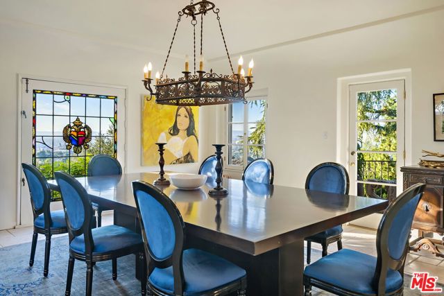 3527 Wonder View Drive, Los Angeles CA: https://media.crmls.org/mediaz/9aab40a3-ef2c-4e23-856c-05531216236a.jpg