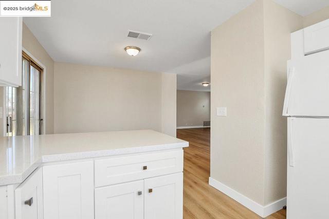 10500 Creekside Circle, Oakland CA: https://media.crmls.org/mediaz/9aab523c-2eb9-4c28-ab4d-3e56091002af.jpg