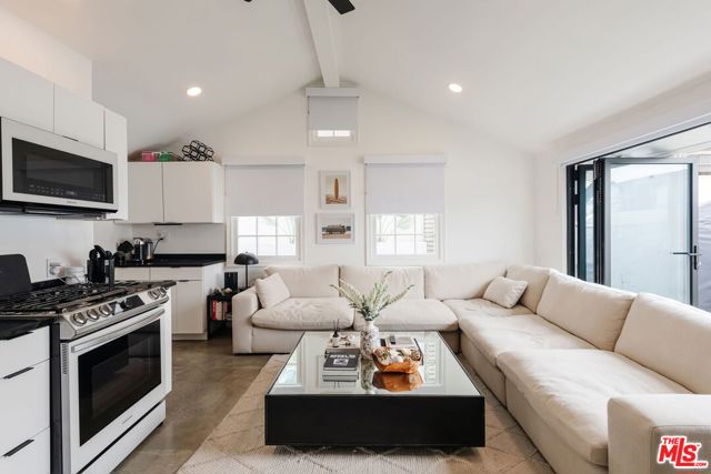 3011 Clune Avenue, Venice CA: https://media.crmls.org/mediaz/9aab98b7-27b3-4cb7-b419-eeef0337acb2.jpg