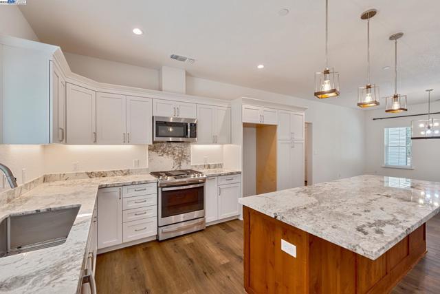 5579 Glen Dr, Foresthill CA: https://media.crmls.org/mediaz/9aaba877-4b97-4625-a07d-c6b2861f4411.jpg