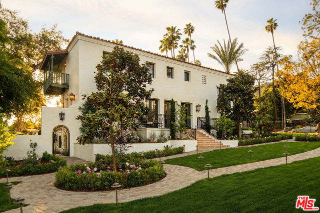 2110 Hill Drive, Los Angeles CA: https://media.crmls.org/mediaz/9aac1d4a-b0f8-4b3d-9903-7f2ab27a39ab.jpg