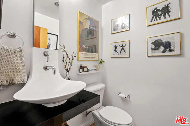 5303 Satsuma Avenue, North Hollywood CA: https://media.crmls.org/mediaz/9aac409f-3473-423f-b0a6-2d5e6673bc6e.jpg