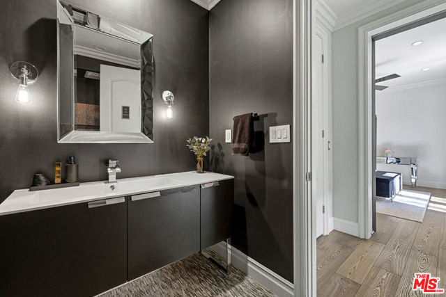 3801 Prado Del Trigo, Calabasas CA: https://media.crmls.org/mediaz/9aac4bf7-8faf-4127-af17-56f73a500c98.jpg