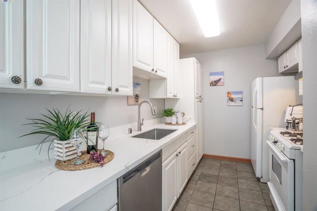 325 San Miguel Ct, Milpitas CA: https://media.crmls.org/mediaz/9aad6790-1b27-412c-92a3-75ff12cf38b1.jpg