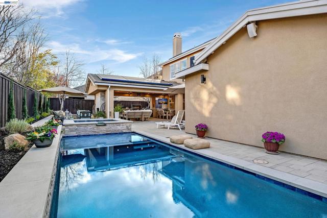 2170 Santa Croce Dr, Livermore CA: https://media.crmls.org/mediaz/9aadbdab-265b-4223-9de5-e5c336500e65.jpg