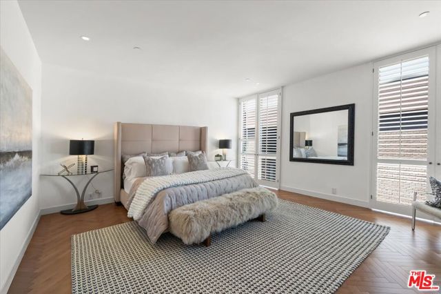 300 N Swall Drive, Beverly Hills CA: https://media.crmls.org/mediaz/9aae71c6-4e76-4235-bf41-dd432df5095c.jpg