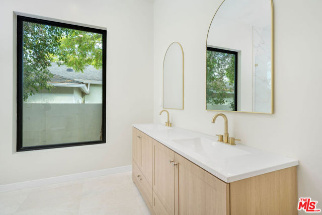 17510 Miranda Street, Encino CA: https://media.crmls.org/mediaz/9aaf7d5c-4726-4bb1-aca9-5e3539677e9b.jpg