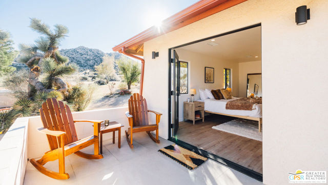 53655 Annie Oakley Road, Pioneertown CA: https://media.crmls.org/mediaz/9aafb44b-5071-41ef-ac71-9630e14314d7.jpg