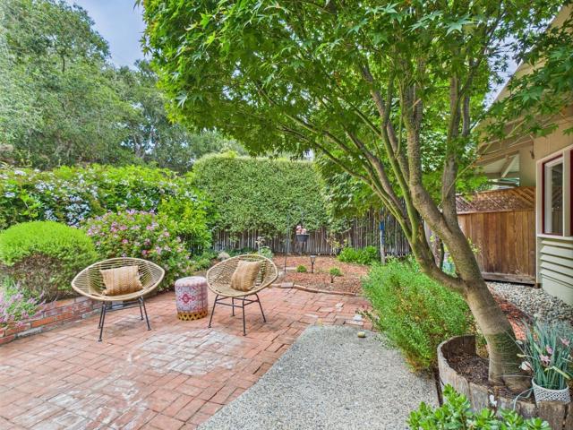 214 Soledad Place, Monterey CA: https://media.crmls.org/mediaz/9aafc665-22fc-46c9-923b-85f142088983.jpg