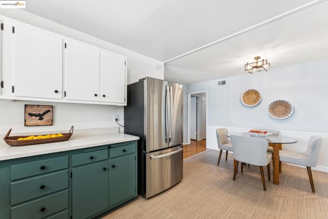 3129 Deseret Dr, Richmond CA: https://media.crmls.org/mediaz/9aafd473-682b-477a-a58a-3fc4b42ad86e.jpg