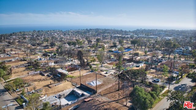 1150 Kagawa Street, Pacific Palisades CA: https://media.crmls.org/mediaz/9aafebfe-db38-4a7b-9674-7367e45a76e9.jpg