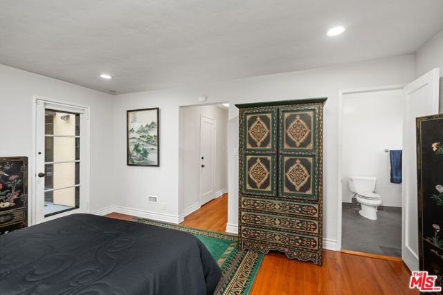 4310 Cedarhurst Circle, Los Angeles CA: https://media.crmls.org/mediaz/9ab022de-5814-4e5f-bab0-c5f5c8759d17.jpg