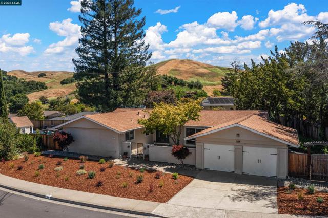 59 Shuey Dr, Moraga CA: https://media.crmls.org/mediaz/9ab0d639-5f91-4ec3-b3af-2d7cef9dcc0f.jpg