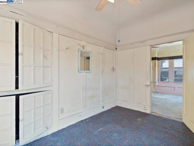 1013 Chestnut St, Oakland CA: https://media.crmls.org/mediaz/9ab1e969-9b12-43ea-ab61-b00d9f1cb29e.jpg