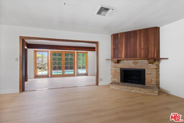 12848 Tiara Street, Valley Village CA: https://media.crmls.org/mediaz/9ab22ddd-706e-45fa-b5c4-1dac557872a4.jpg