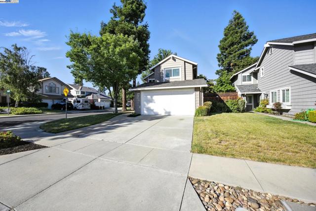3841 Kamp Dr, Pleasanton CA: https://media.crmls.org/mediaz/9ab2764e-23fb-4012-b8e8-2e069d967404.jpg