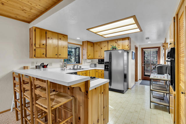 52402 Pine Ridge Road, Idyllwild CA: https://media.crmls.org/mediaz/9ab32cca-0bc1-4aa6-ac08-2a703b687136.jpg