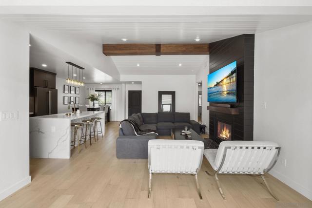2146 Foster St, Oceanside CA: https://media.crmls.org/mediaz/9ab37ae1-09cc-4fae-95e6-cf3e2772572c.jpg