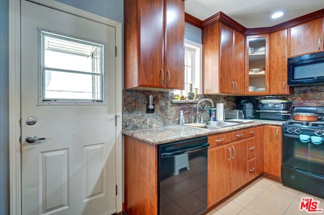 844 N Poinsettia Place, Los Angeles CA: https://media.crmls.org/mediaz/9ab40a92-95f7-447d-9487-bff182b5fa86.jpg