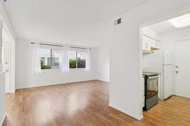 1042 Mohr Ln, Concord CA: https://media.crmls.org/mediaz/9ab40be3-4f92-4852-a98f-f8141aa77703.jpg