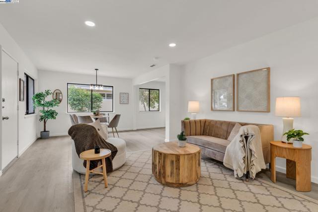 471 Rose St, Livermore CA: https://media.crmls.org/mediaz/9ab481e3-967d-48a7-b36b-20ee2a6c38e8.jpg
