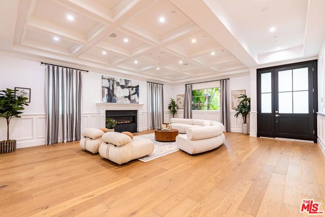 5162 Otis Avenue, Tarzana CA: https://media.crmls.org/mediaz/9ab54185-8dd5-457f-8cfa-f3f12fa4a784.jpg